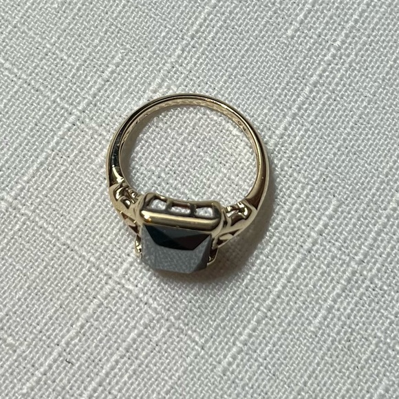 10K Yellow Gold VINTAGE HEMATITE SOLITAIRE RING - Picture 4 of 9